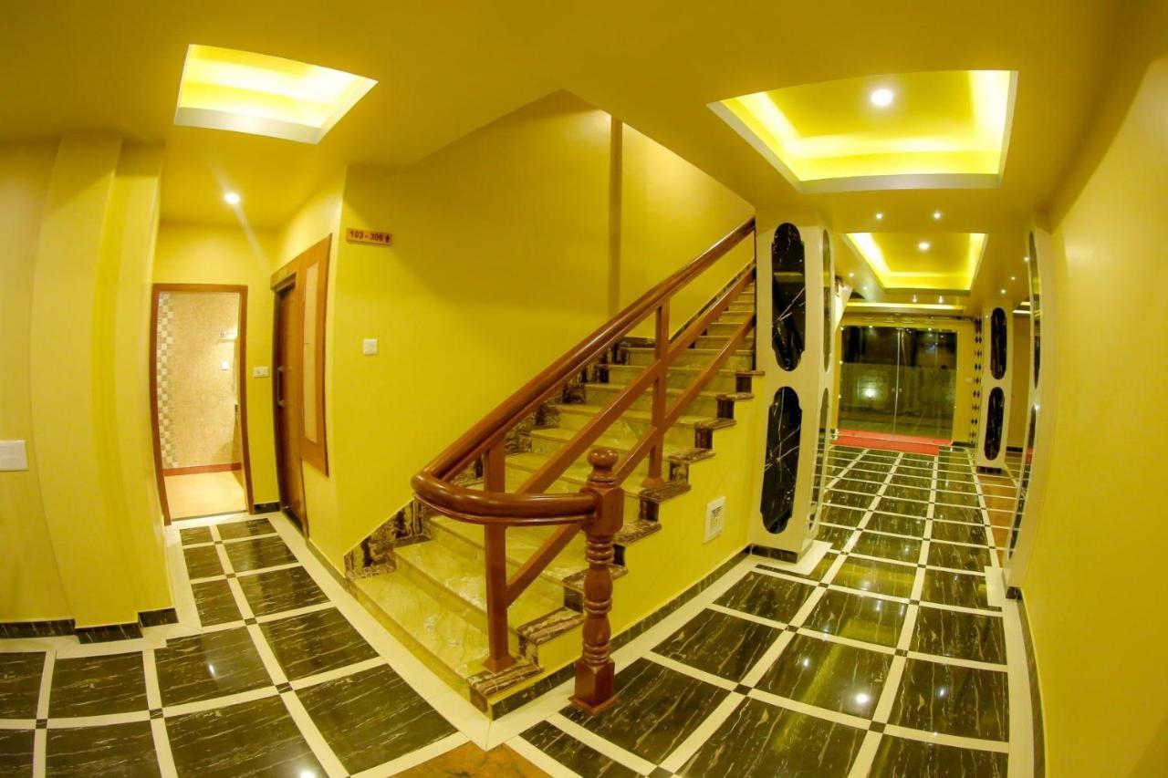 Om Gaura Hotel Pókhara Exteriér fotografie