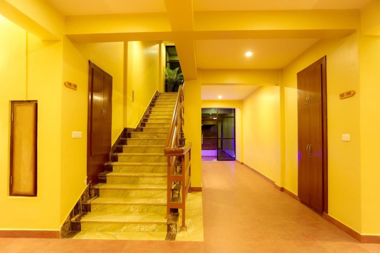 Om Gaura Hotel Pókhara Exteriér fotografie