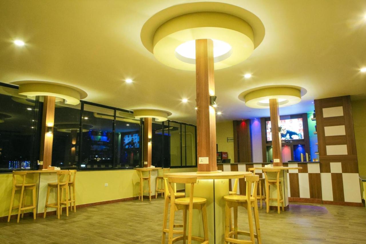 Om Gaura Hotel Pókhara Exteriér fotografie