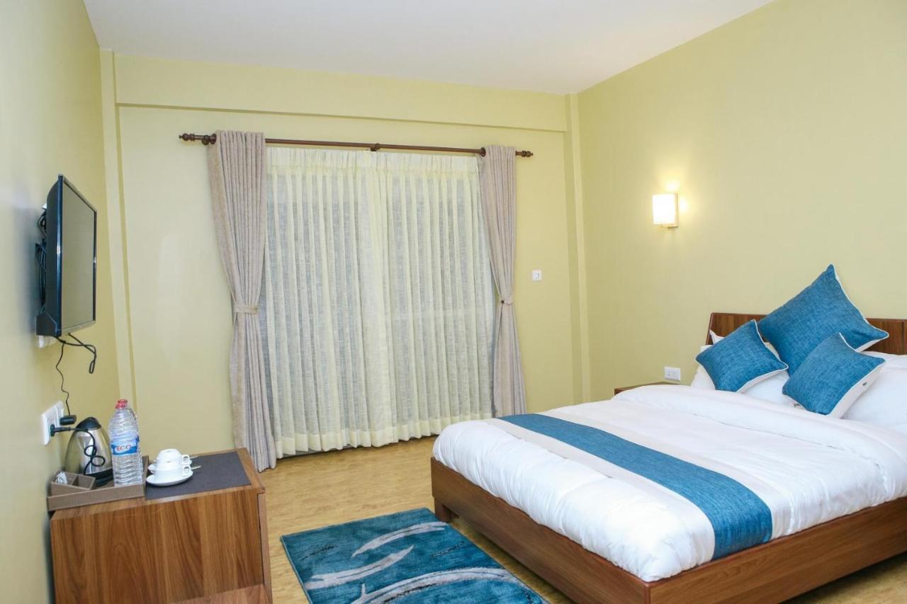 Om Gaura Hotel Pókhara Exteriér fotografie