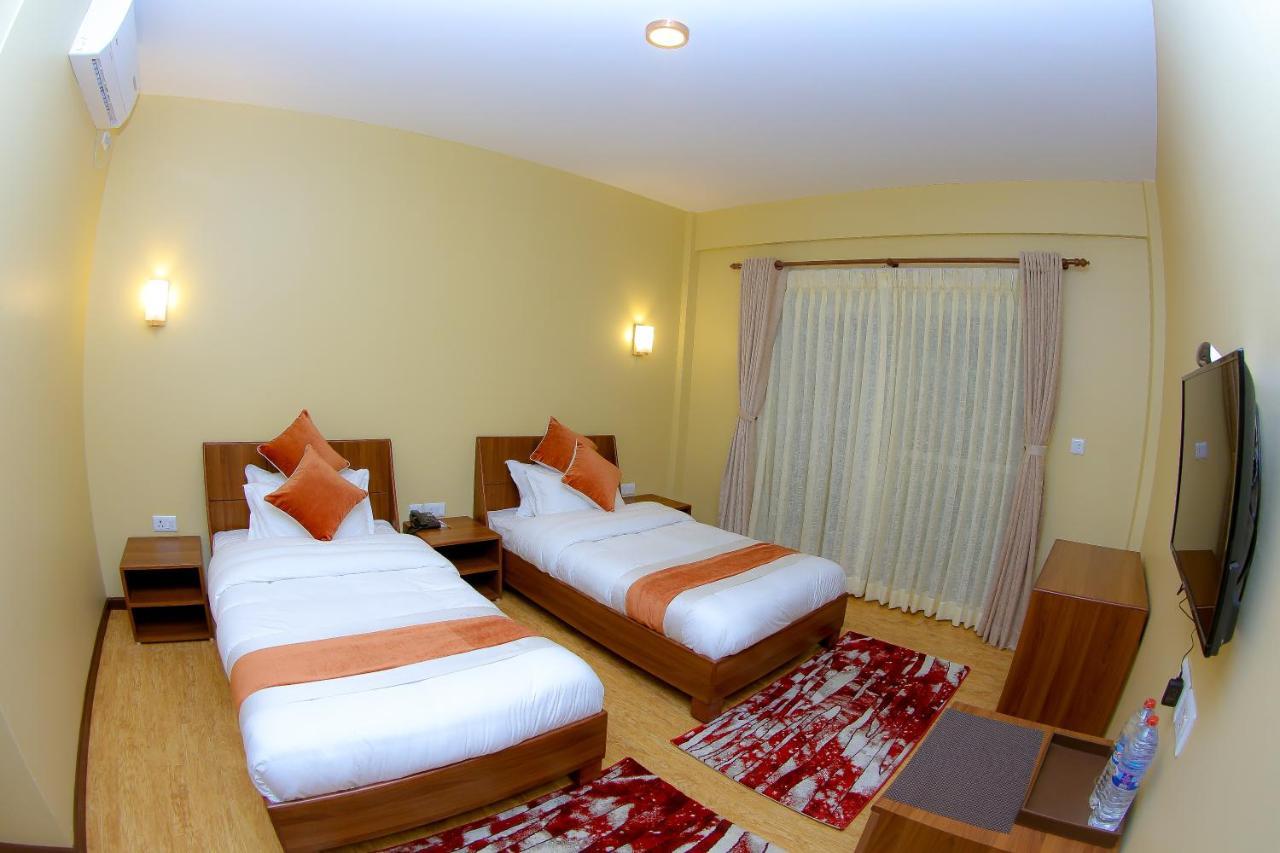 Om Gaura Hotel Pókhara Exteriér fotografie