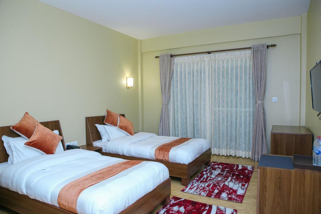 Om Gaura Hotel Pókhara Exteriér fotografie