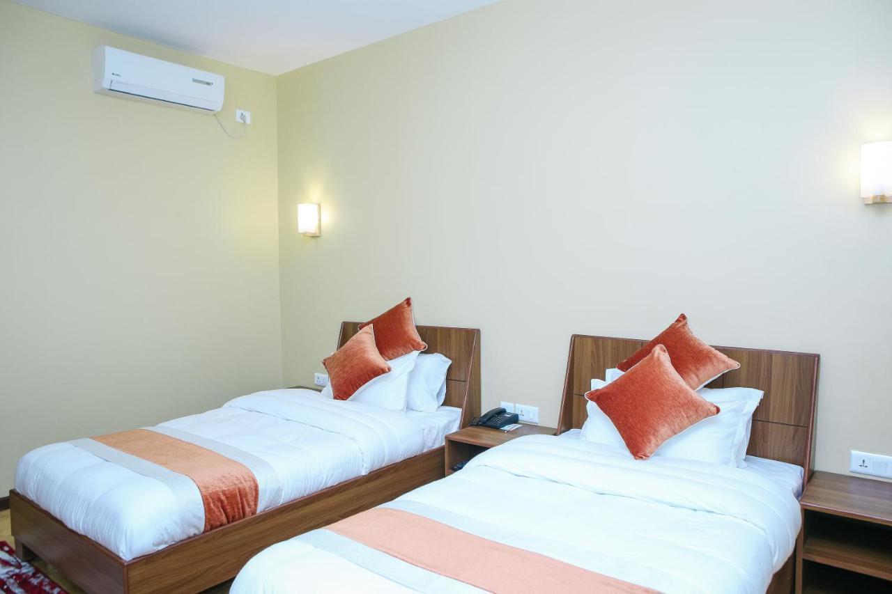 Om Gaura Hotel Pókhara Exteriér fotografie