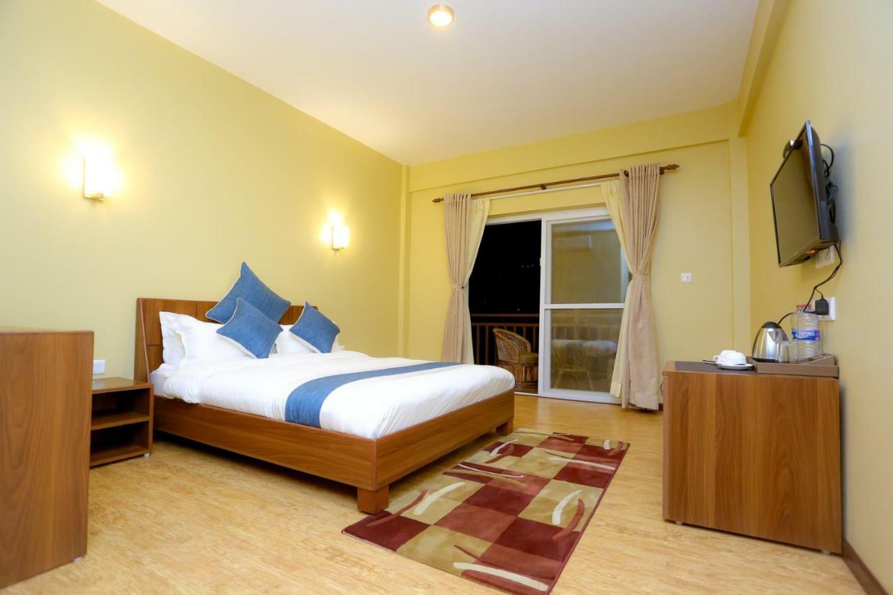 Om Gaura Hotel Pókhara Exteriér fotografie