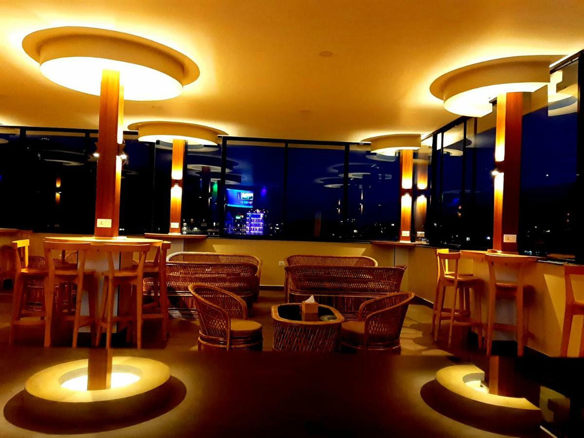 Om Gaura Hotel Pókhara Exteriér fotografie