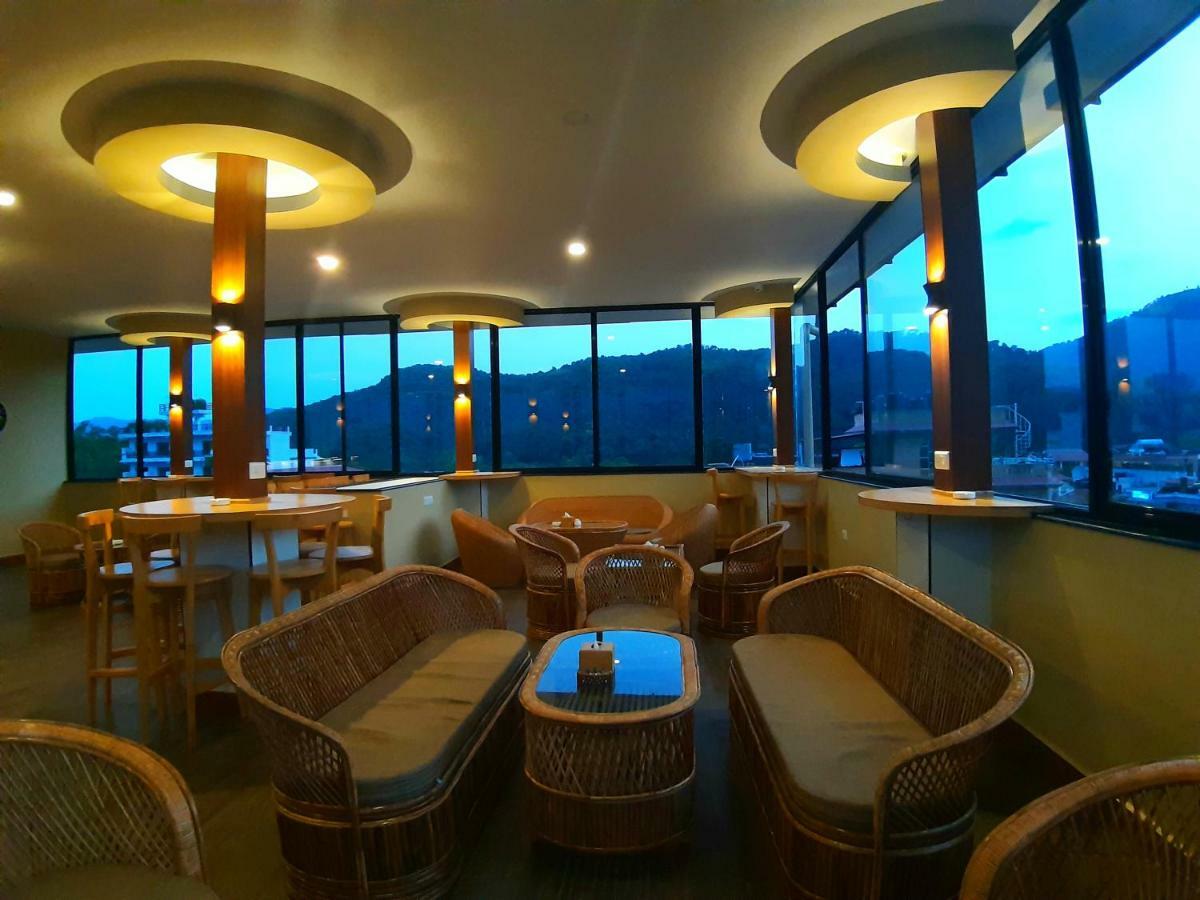 Om Gaura Hotel Pókhara Exteriér fotografie